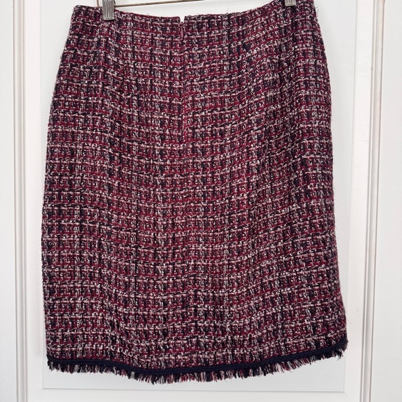 Talbots tweed pencil skirt 14p gold button accent, burgundy, cream and black. - Picture 3 of 6